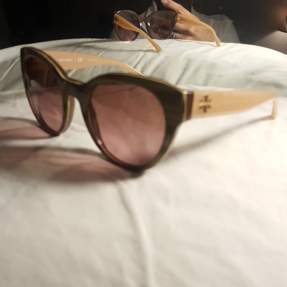 Tory Burch sunglasses 2 colors/styles available - Picture 6 of 7